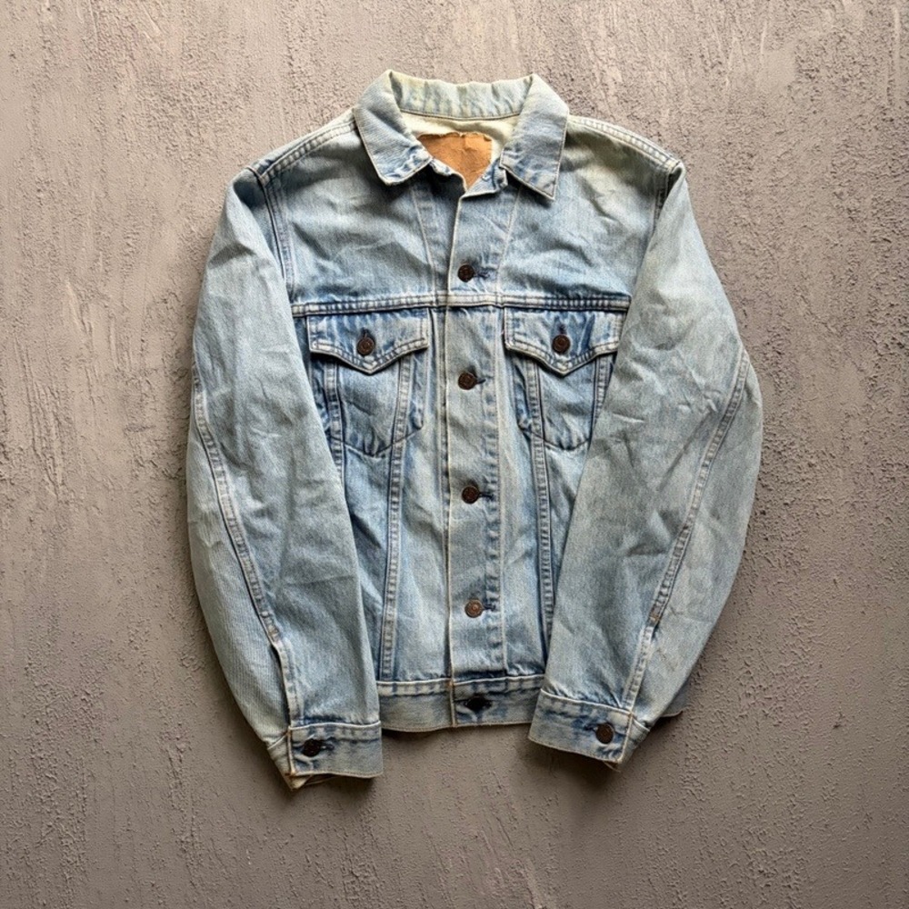 Vintage Levis Denim Jacket Medium Blue 1980s Light Wash Trucker Distressed